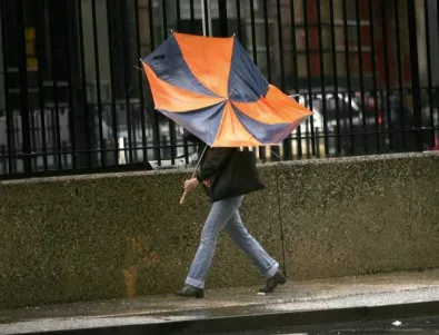 Оранжев код за обилни валежи е обявен в 4 области на страната
