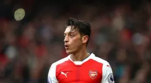 Арсенал готви супер оферта към Йозил