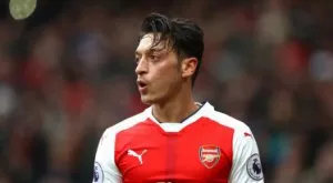 Капитанът на Арсенал дари пари за фондацията "Месут Йозил изчезна" (ВИДЕО)