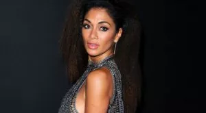 СНИМКА: Никол се появи на парти и отново беше забравила бельото