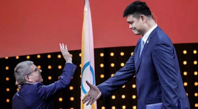 Яо Мин е новият президент на китайската баскетболна федерация