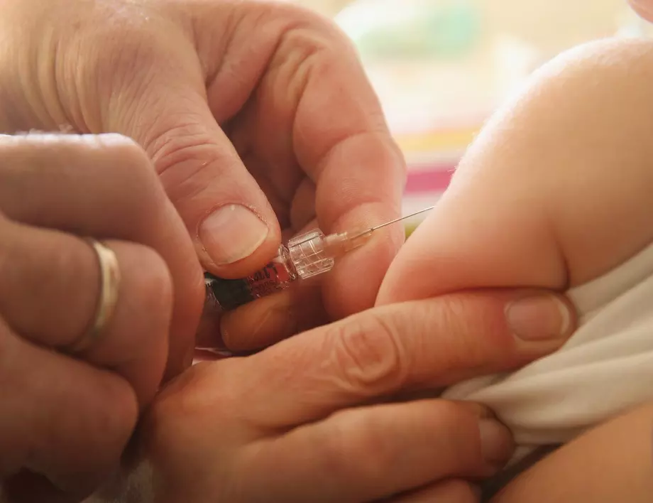 "Шпигел": Който контролира ваксината, ще управлява света