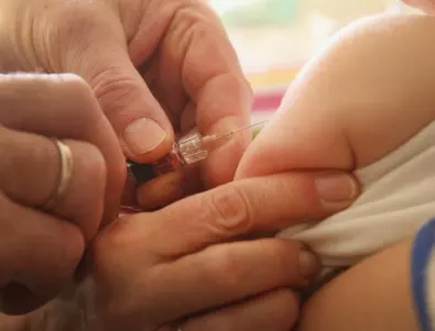 Лекар: Първите ваксини на бебето трябва да се отложат, ако майката е с активна COVID инфекция
