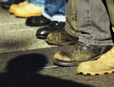 120 работници от завода за производство на обувки във Ветрен протестират