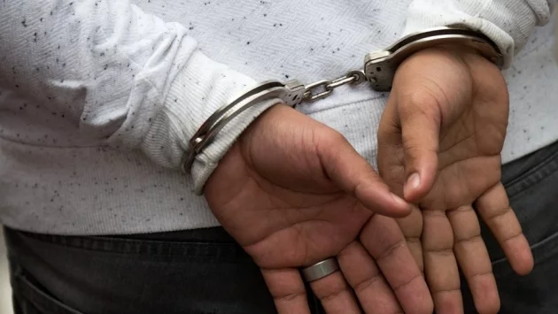 Арестуваха мъж, част от група за телефонни измами