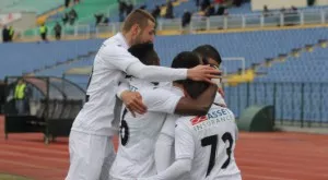 {{ otherArticle[0].article.title }}