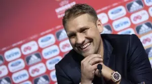 {{ otherArticle[0].article.title }}