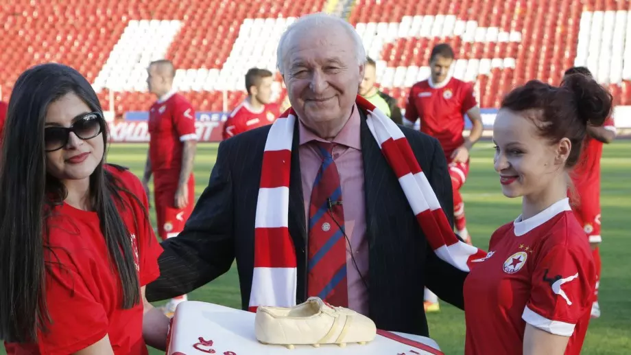 Легендата на ЦСКА, носител на "Златната обувка" - Петър Жеков празнува рожден ден