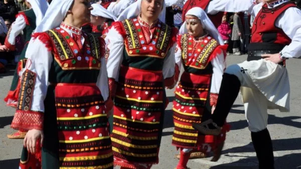 Бурас отбелязва 80 години от създаването на Дунавското хоро