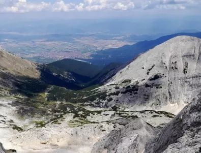 Планински спасители с хеликоптер спасиха бременна туристка на връх Вихрен