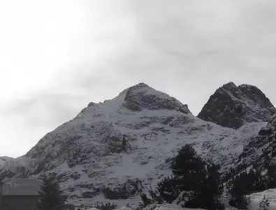 Остава опасността от лавини в планините