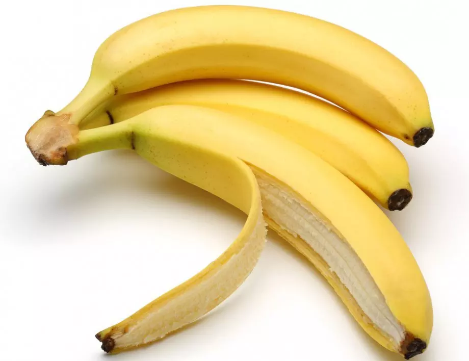 Как да нарежем вътрешността на банана, преди да сме премахнали обелката му? Този вълшебен трик впечатли всички! (ВИДЕО)