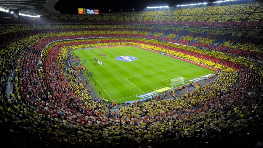 В битката за приходи: Барселона разпродава и тревата на "Камп Ноу" за милиони