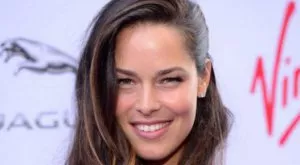 Ана Иванович блести с нова сексапилна фотосесия (СНИМКИ)