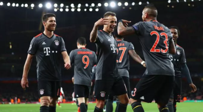 Байерн Мюнхен докосва титлата след нова експресна победа