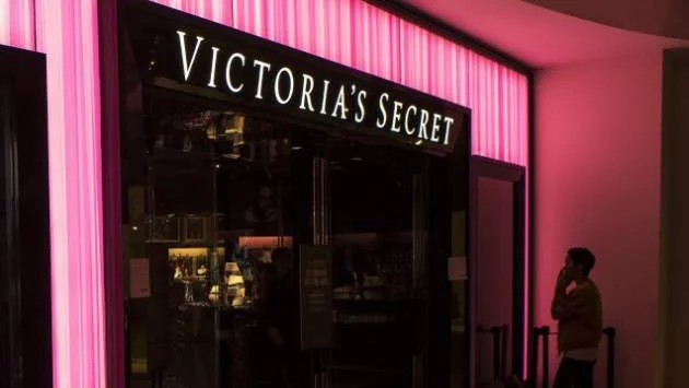 Собственикът на Victoria's Secret обвини в кражба на милиони обвинен за педофилия