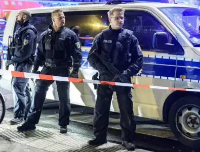 Атака с нож срещу германски полицаи, нападателят е познат на силите на реда