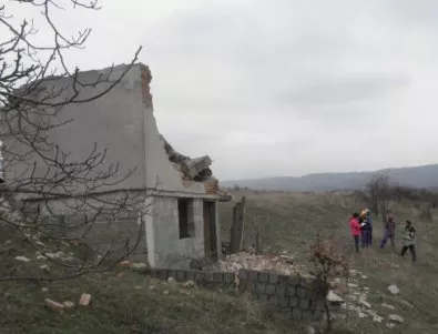 Постройката в Благоевград, която се срути и уби дете, е частна собственост
