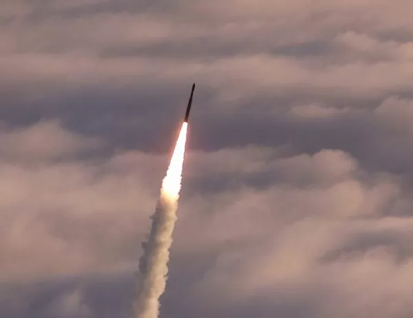 САЩ тестваха междуконтинентална ракета и забраниха пътуванията до Северна Корея