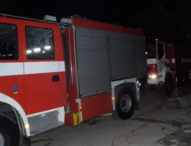 Впечатляващ пожар до летище Балчик от късо съединение (ВИДЕО)