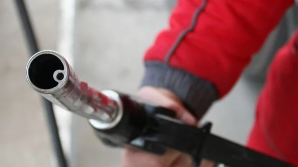 Лятото наближава и пак се заговори за поскъпване на горивата