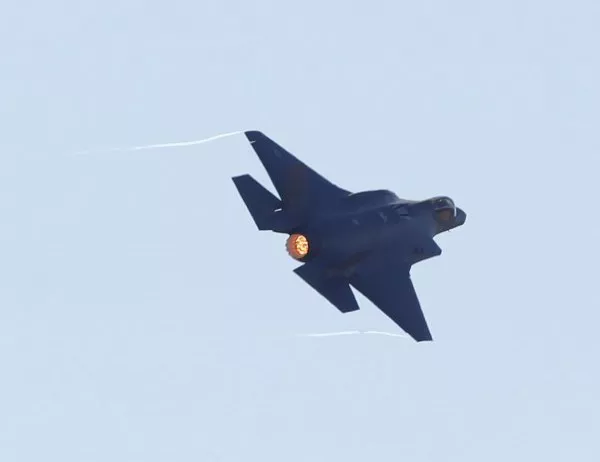 Великобритания ще купи 17 нови изтребители F-35B