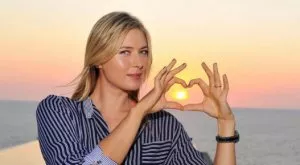 Шарапова се шегува с българска журналистка (ВИДЕО)