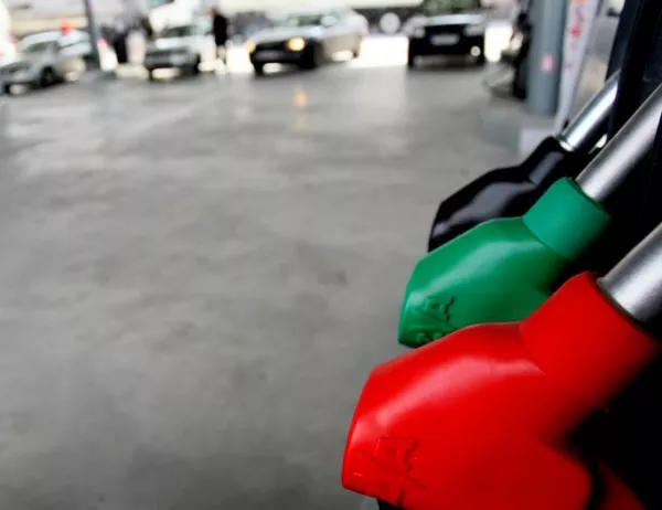 Проверяват рискови бензиностанции за укриване на обороти
