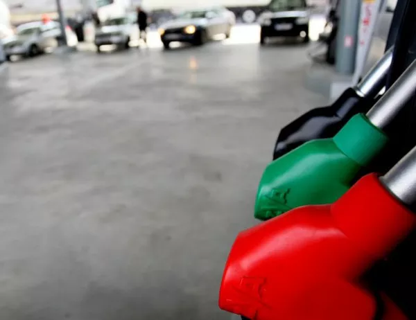 Незаконна бензиностанция разкриха край Угърчин