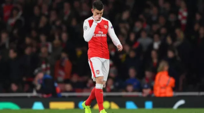 Футболист на Арсенал плаче на специална среща по повод кризата