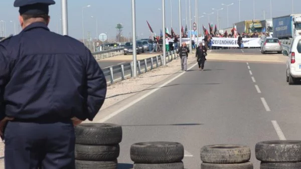 Патриотите вдигнаха блокадата на турската граница, готвят нови протести в петък и събота