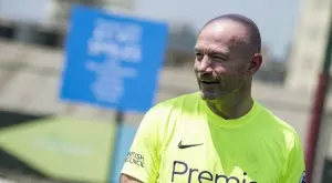 Нюкасъл връща легендарния Алан Шиърър в клуба
