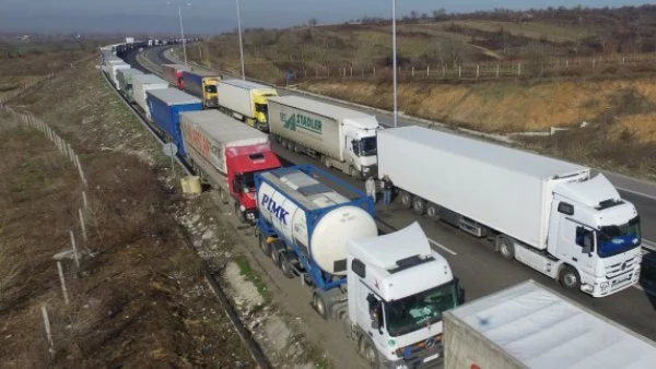15 км опашка на границата с Турция, магистралата се превърна в сметище