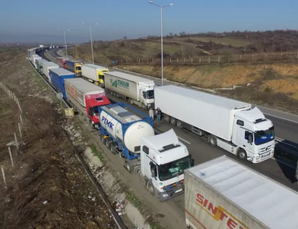 Без тежки камиони заради жегата по граничните пунктове с Румъния