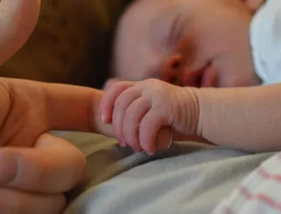 Плевенски лекари спасиха живота на родилка и бебето й със сложна двойна операция