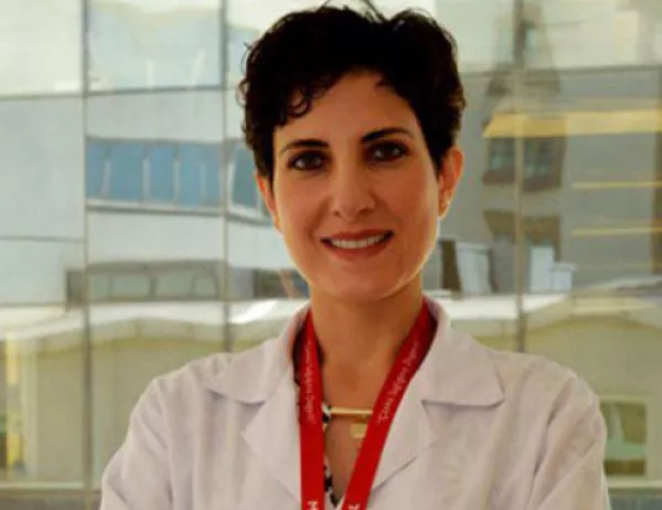 Доц. д-р Солей Байрактар представя постиженията в лечението на рака 