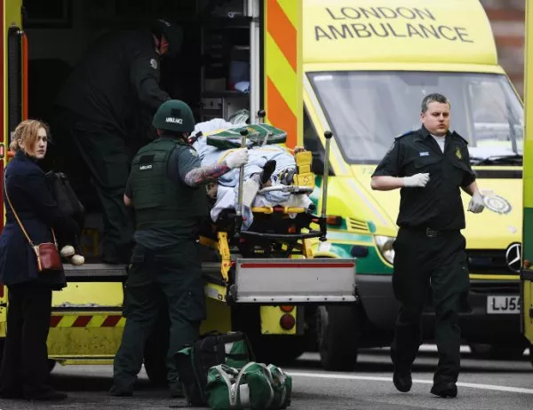 Най-малко една жена е загинала след нападението в Лондон. Задържаните са двама (СНИМКИ)