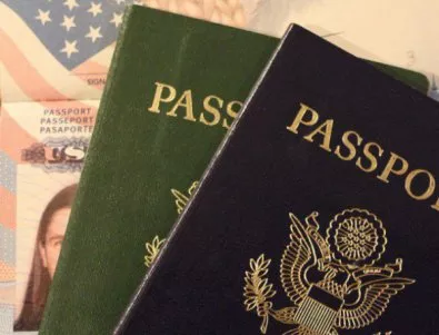 Знаете ли какво символизира различният цвят на паспорта?