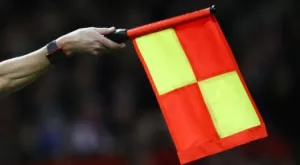 ВИДЕО: Съдия едва се измъкна от бой след мач в Трета лига