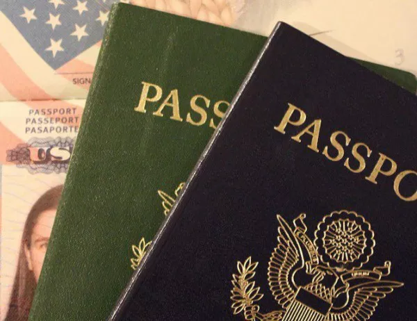 Търговията с фалшиви паспорти се разраства