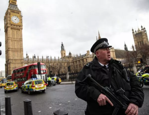 Почина още един човек след атентата в Лондон, евакуираха метростанция