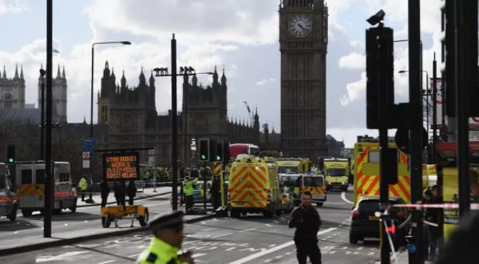 По време на терора в Лондон: Фен на Милуол с голи ръце скочил на терористите (ВИДЕО)
