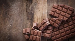 Защо шоколадът побелява с времето?