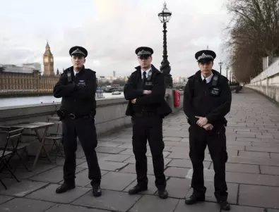 Под прикритие: Лондонската полиция лови обирджии с хитра тактика (ВИДЕО)