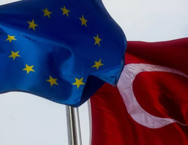 Йоханес Хан: ЕС трябва да промени подхода си към Турция   