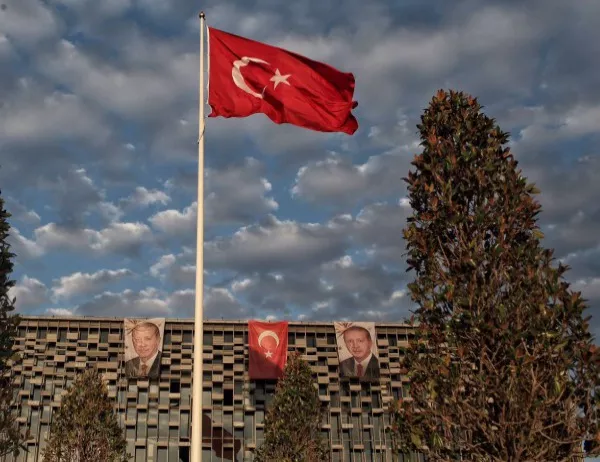 Обвинената в тероризъм българка в Турция била задържана заради приятеля си