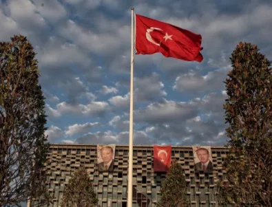 В Турция започнаха да изземват и учебници