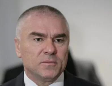 Марешки отново поиска оставката на Каракачанов