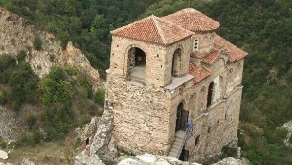 Искат 100 лв. такса за фотосесия на Асеновата крепост