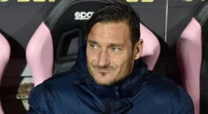 За пример: Феновете на Лацио изпратиха Франческо Тоти по подобаващ начин (СНИМКА)